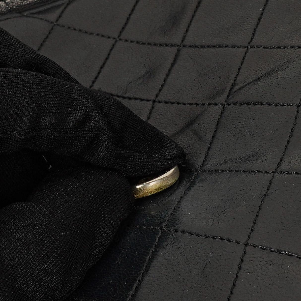 Chanel Vintage Mittlere Klassische Einzelklappen Tasche schwarzes gestepptes Lammleder mit 24K vergoldeten Beschlägen
