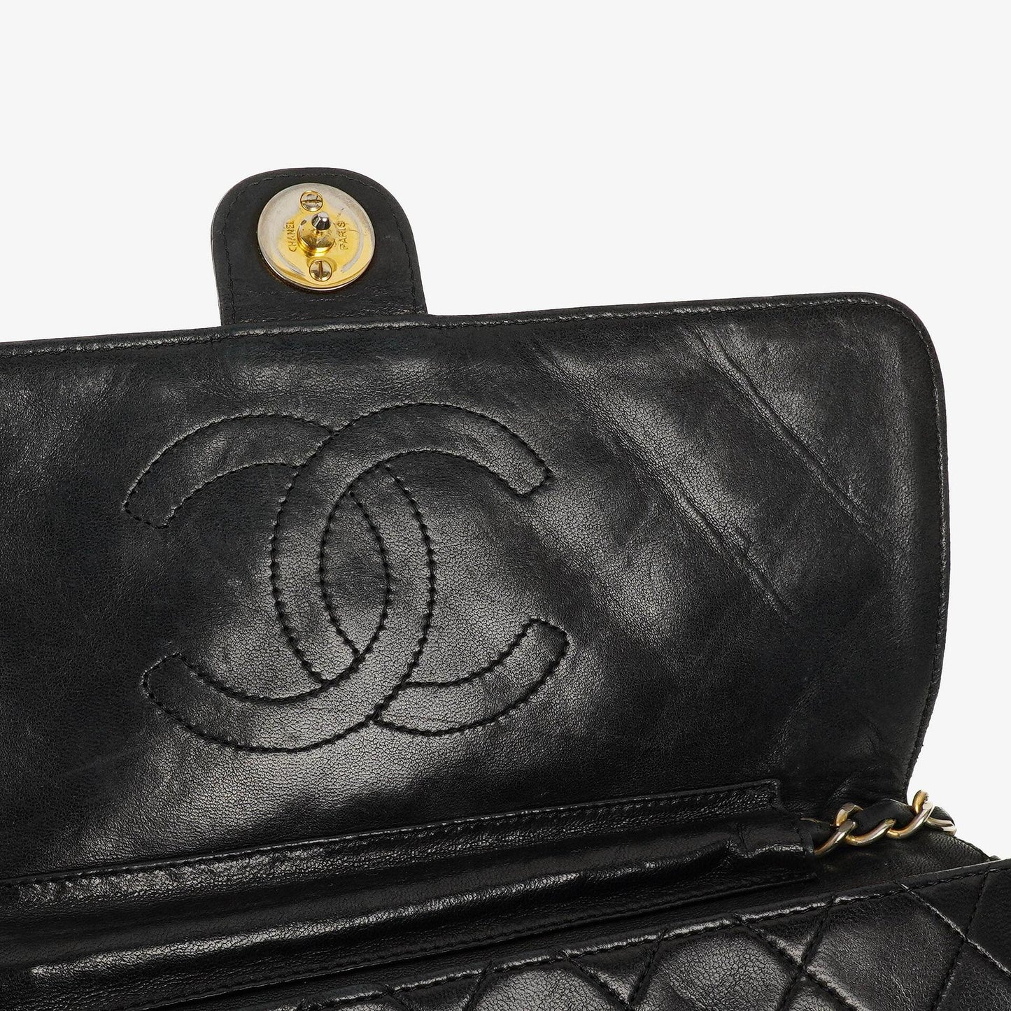 Chanel Vintage Mittlere Klassische Einzelklappen Tasche schwarzes gestepptes Lammleder mit 24K vergoldeten Beschlägen