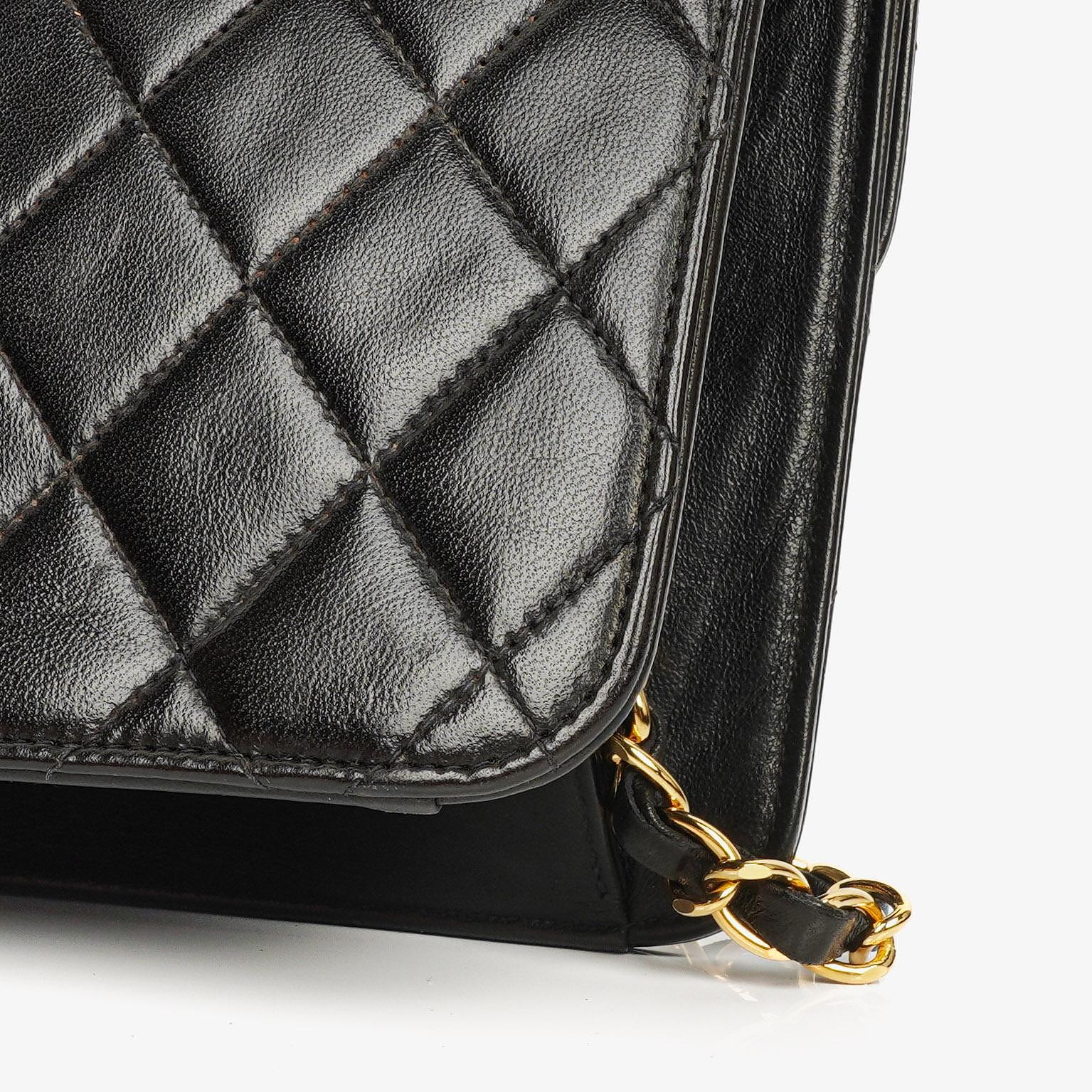 Chanel Vintage Medium Classic Single Flap Tasche aus schwarzem gestepptem Lammleder mit 24K vergoldeten Beschlägen