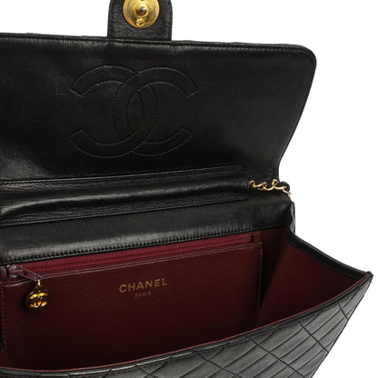 Chanel Vintage Medium Classic Single Flap Bag aus schwarzem gestepptem Lammleder mit goldfarbener Hardware