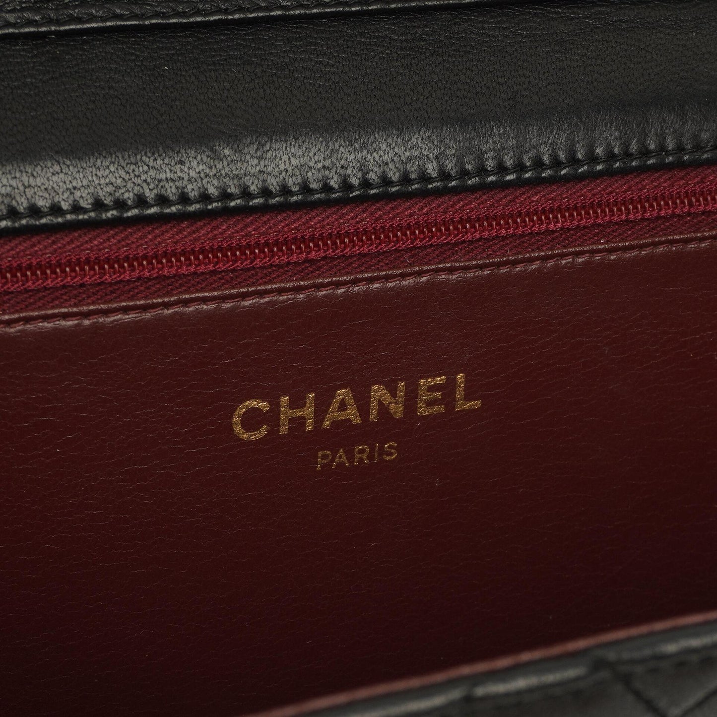 Chanel Vintage Medium Classic Single Flap Bag aus schwarzem gestepptem Lammleder mit goldfarbener Hardware