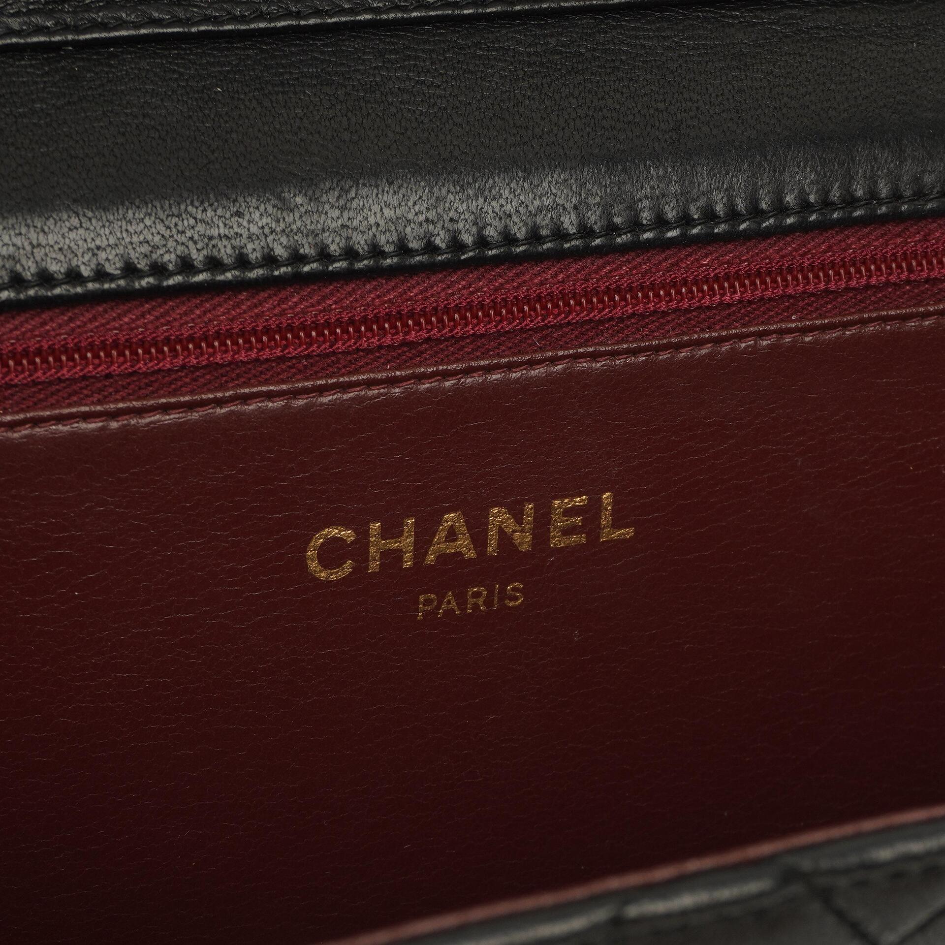 Chanel Vintage Medium Classic Single Flap Bag aus schwarzem gestepptem Lammleder mit goldfarbener Hardware