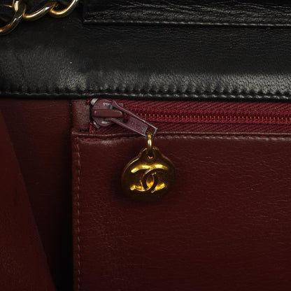 Chanel Vintage Medium Classic Single Flap Bag aus schwarzem gestepptem Lammleder mit goldfarbener Hardware