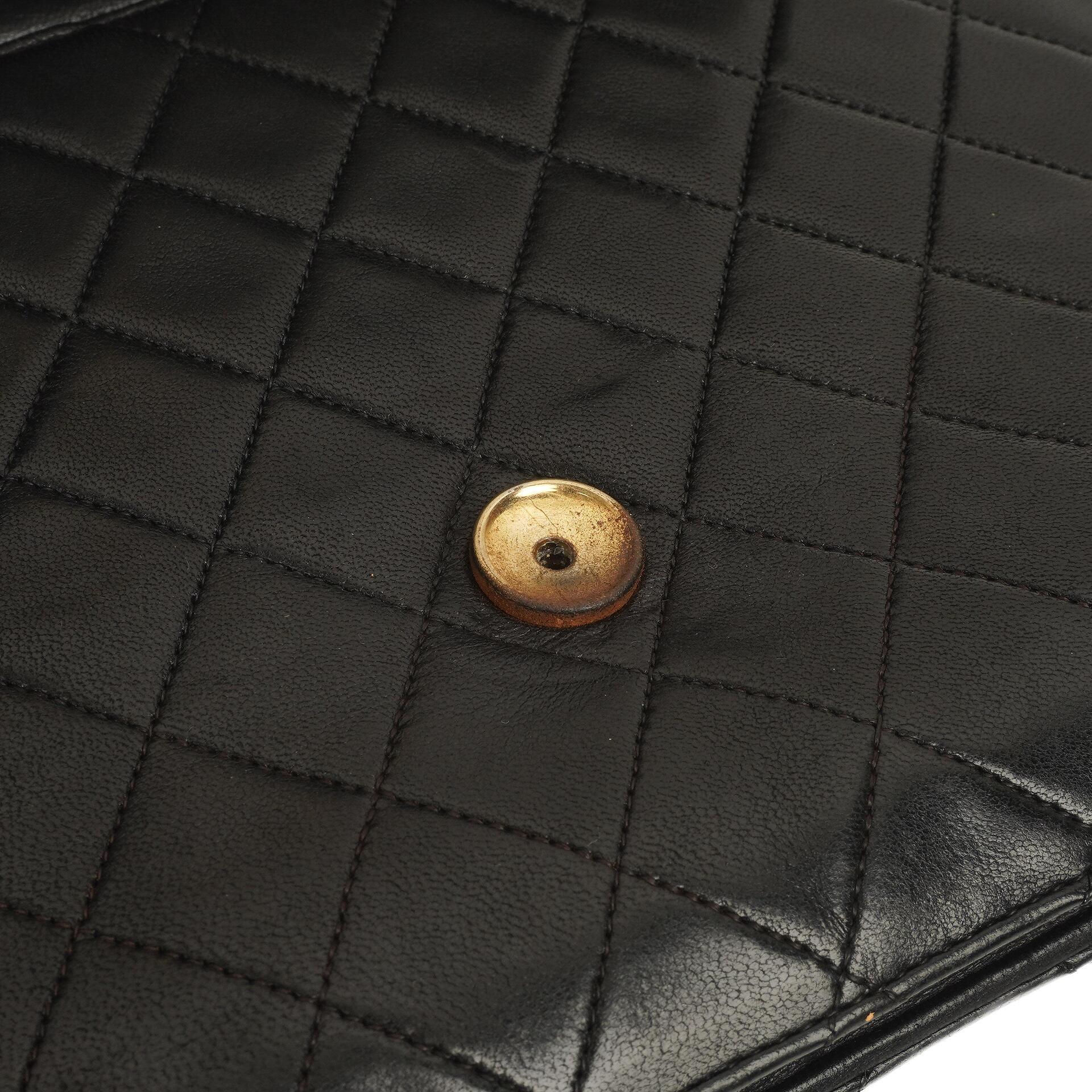 Chanel Vintage Medium Classic Single Flap Bag aus schwarzem gestepptem Lammleder mit goldfarbener Hardware