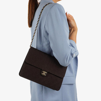 Chanel Vintage Medium Classic Single Flap Bag, Braunes gestepptes Jersey, Goldfarbene Hardware