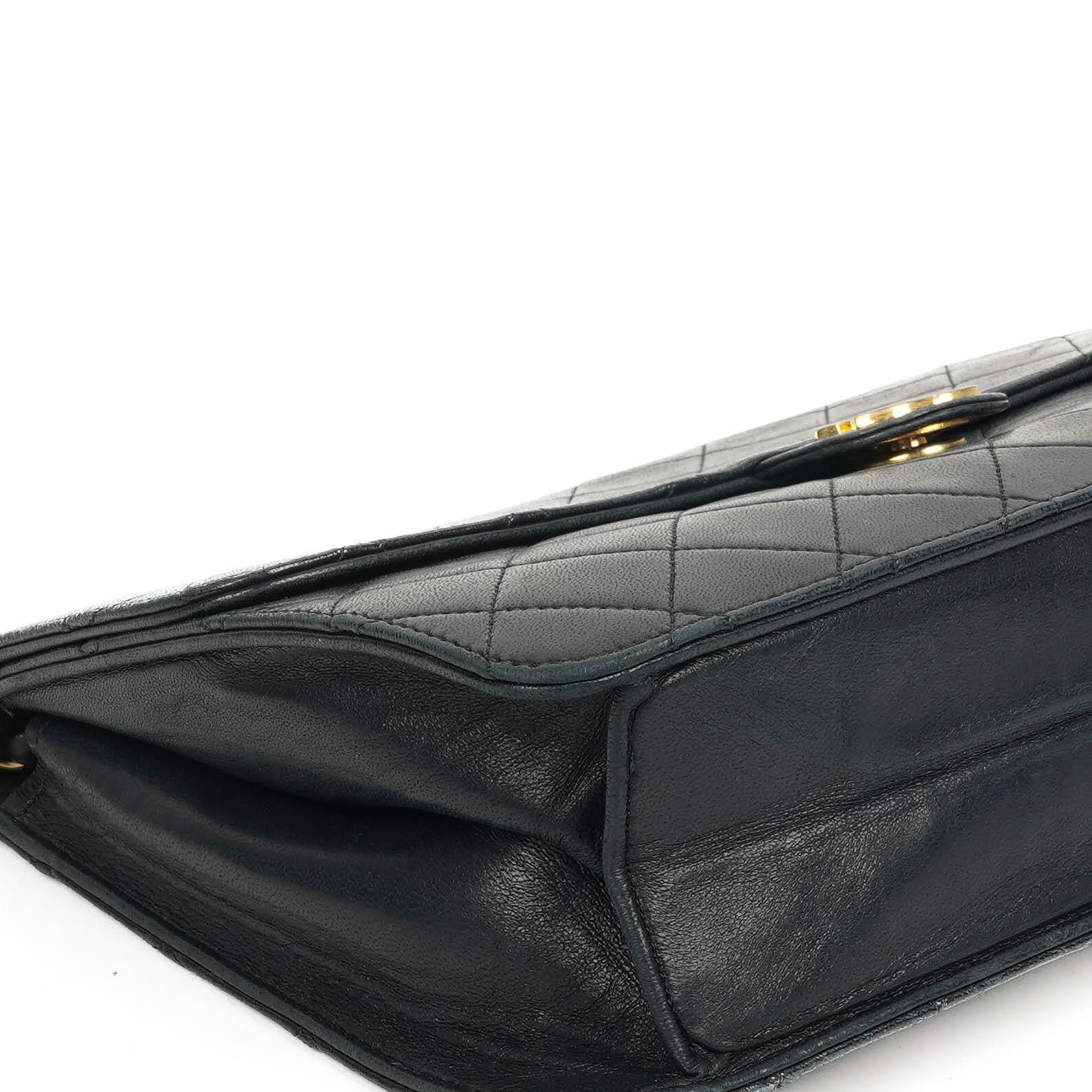Chanel Vintage Medium Classic Single Flap Bag Navy gestepptes Lammleder mit goldfarbener Hardware