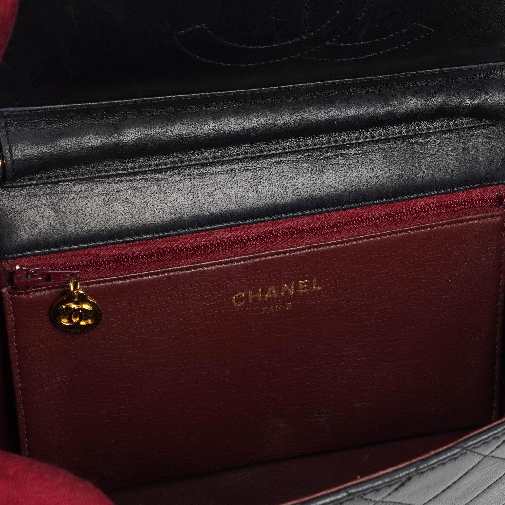 Chanel Vintage Medium Classic Single Flap Bag Navy gestepptes Lammleder mit goldfarbener Hardware