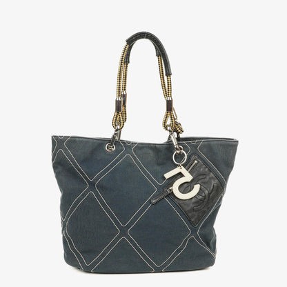 CHANEL Vintage Mittelgroße Cruise Line No.5 Tote aus gestepptem Canvas in Marineblau