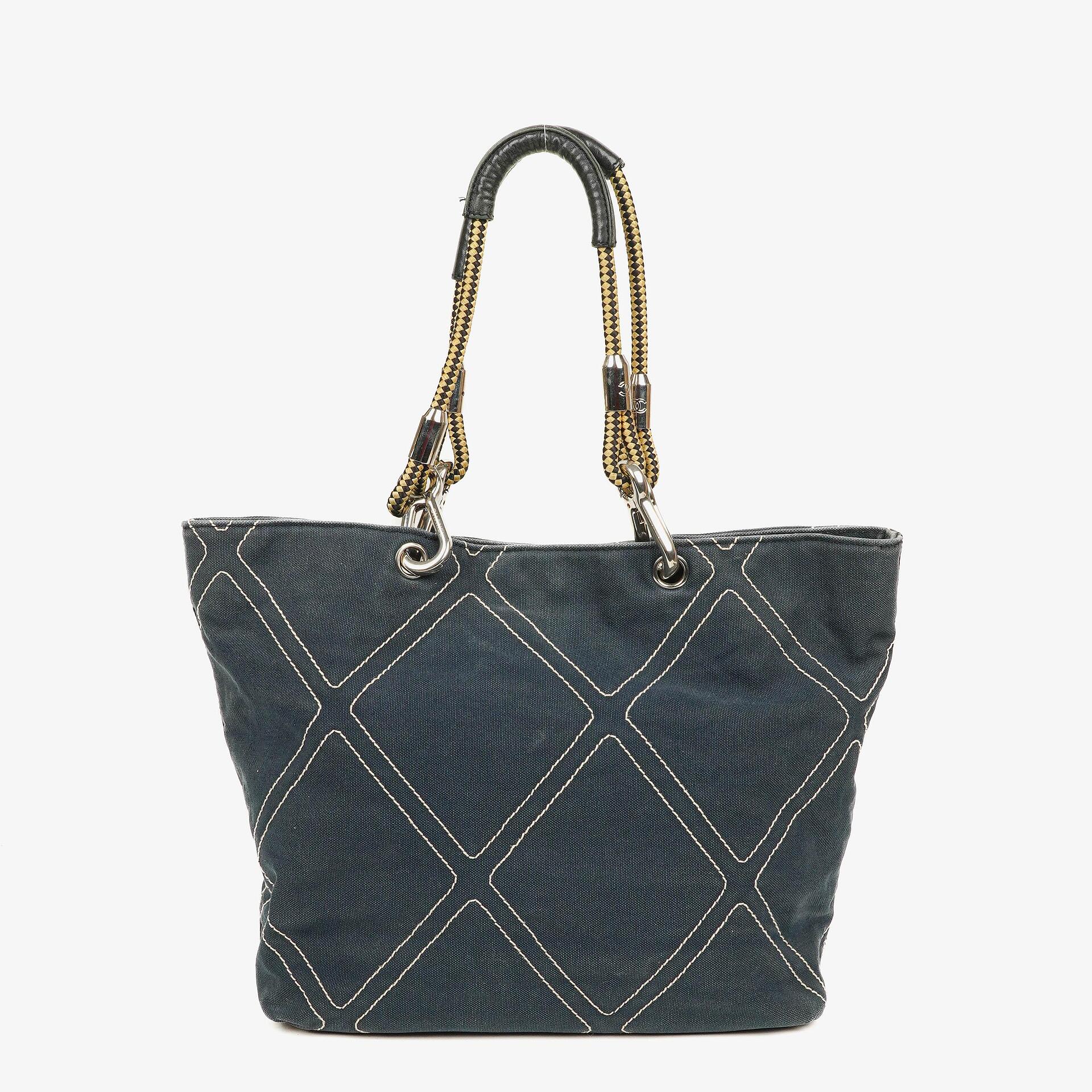 CHANEL Vintage Mittelgroße Cruise Line No.5 Tote aus gestepptem Canvas in Marineblau