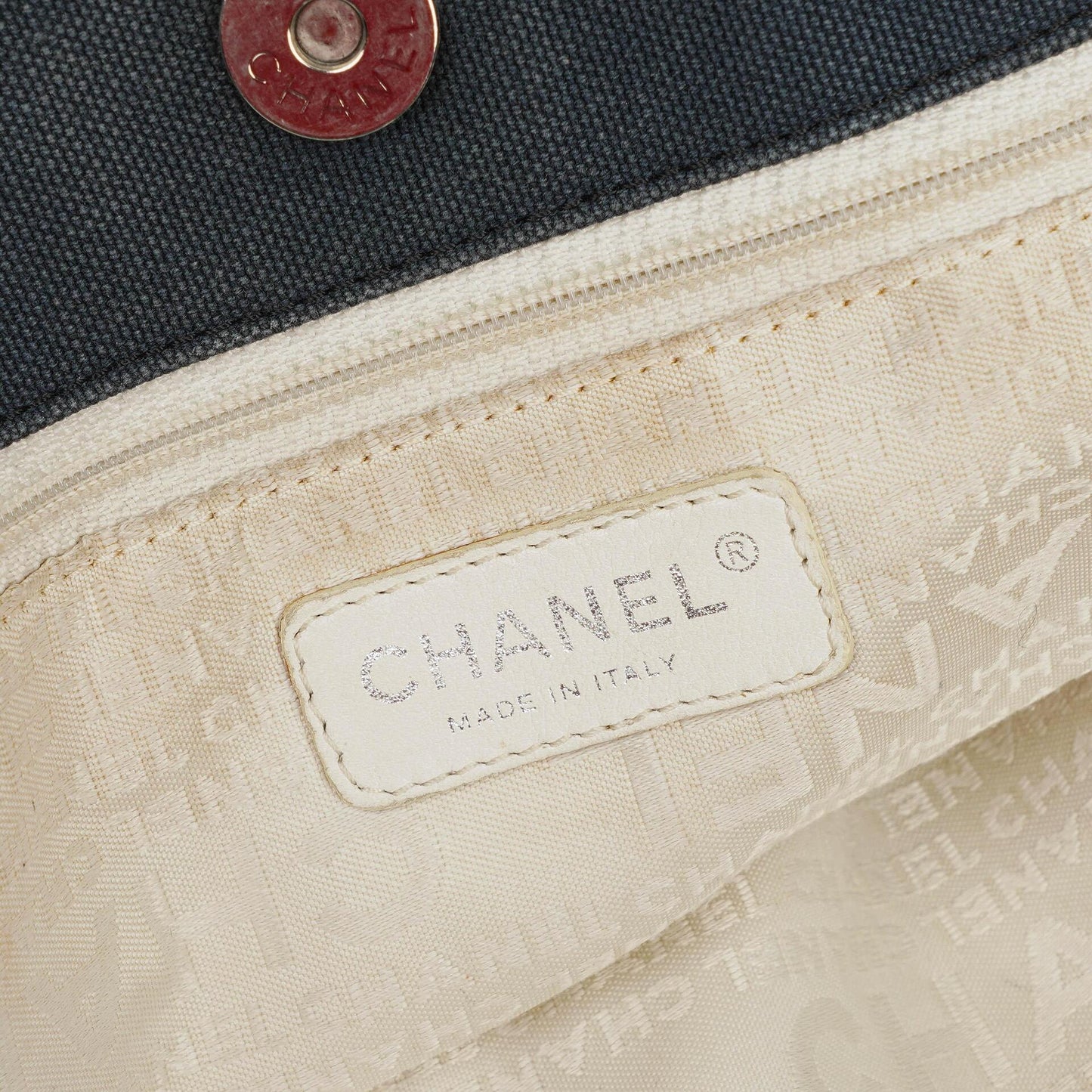 CHANEL Vintage Mittelgroße Cruise Line No.5 Tote aus gestepptem Canvas in Marineblau