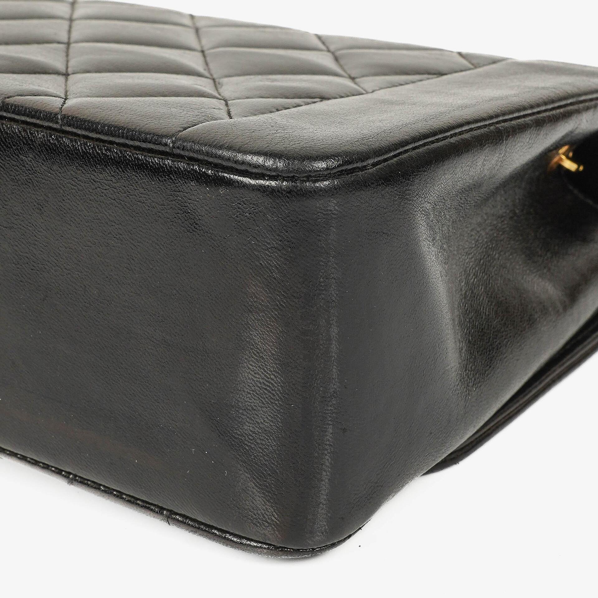 Chanel Vintage Medium Diana schwarze Flap Tasche mit 24K vergoldeten Beschlägen