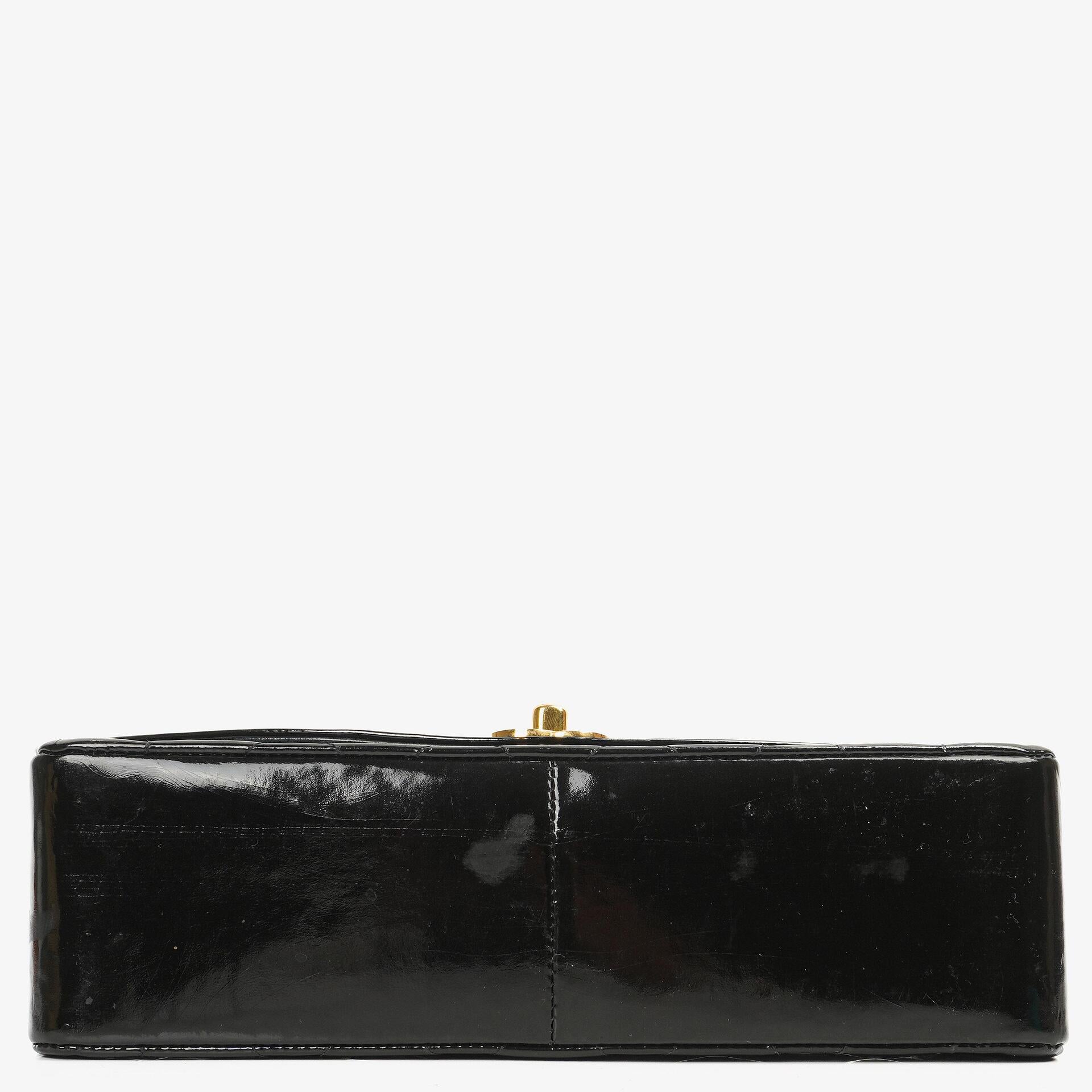 Chanel Vintage Mittlere Diana Klappen Tasche aus schwarzem gestepptem Lackleder mit 24K vergoldeten Beschlägen