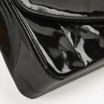 Chanel Vintage Mittlere Diana Klappen Tasche aus schwarzem gestepptem Lackleder mit 24K vergoldeten Beschlägen