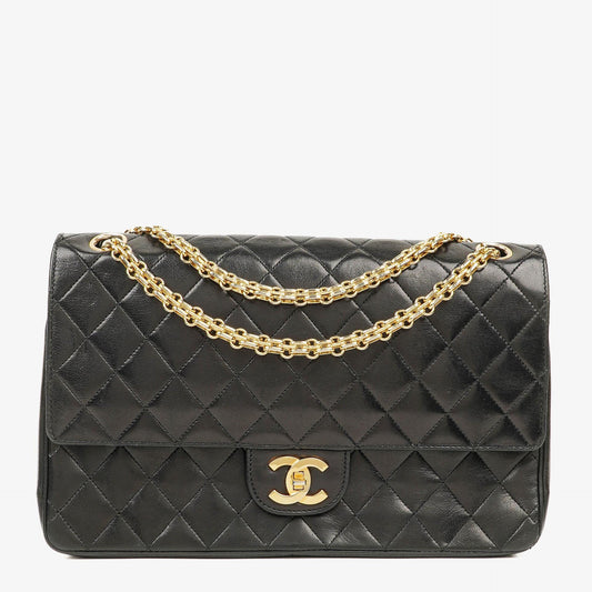 Chanel Vintage Mittelgroße Timeless Classic Double Flap Tasche aus schwarzem gestepptem Lammleder mit 24K vergoldeter Hardware und Mademoiselle-Kette