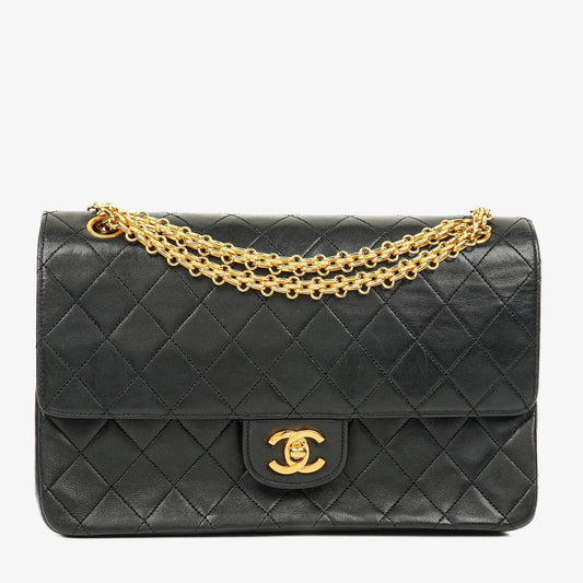 CHANEL Vintage Mittelgroße Timeless Classic Double Flap Tasche aus schwarzem gestepptem Lammleder mit 24K vergoldeter Hardware und Mademoiselle-Kette