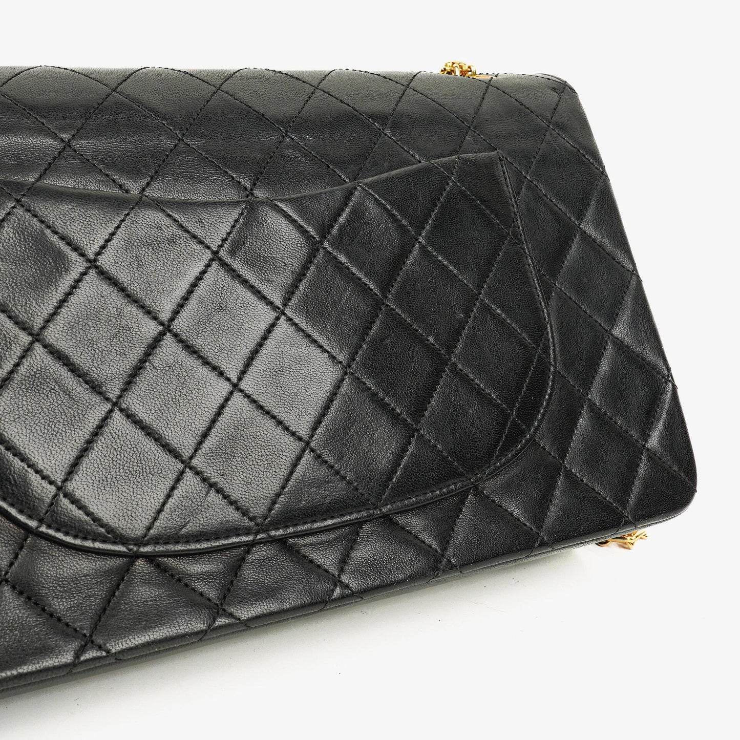 CHANEL Vintage Mittelgroße Timeless Classic Double Flap Tasche aus schwarzem gestepptem Lammleder mit 24K vergoldeter Hardware und Mademoiselle-Kette