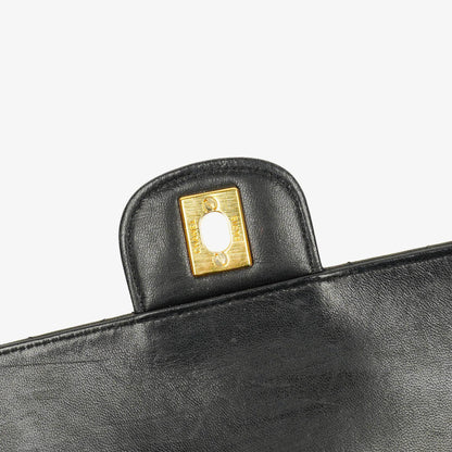 CHANEL Vintage Mittelgroße Timeless Classic Double Flap Tasche aus schwarzem gestepptem Lammleder mit 24K vergoldeter Hardware und Mademoiselle-Kette