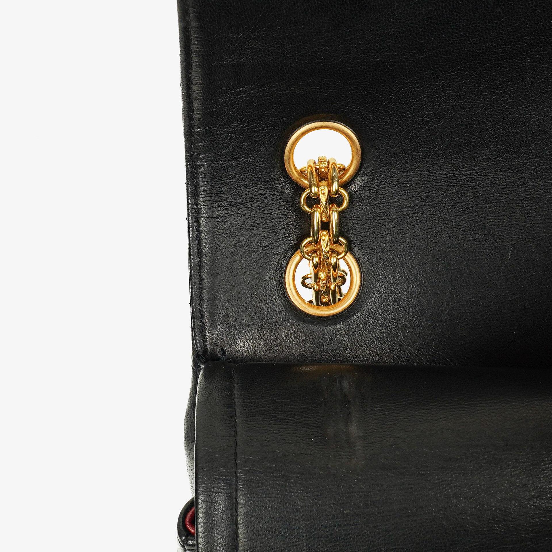 CHANEL Vintage Mittelgroße Timeless Classic Double Flap Tasche aus schwarzem gestepptem Lammleder mit 24K vergoldeter Hardware und Mademoiselle-Kette