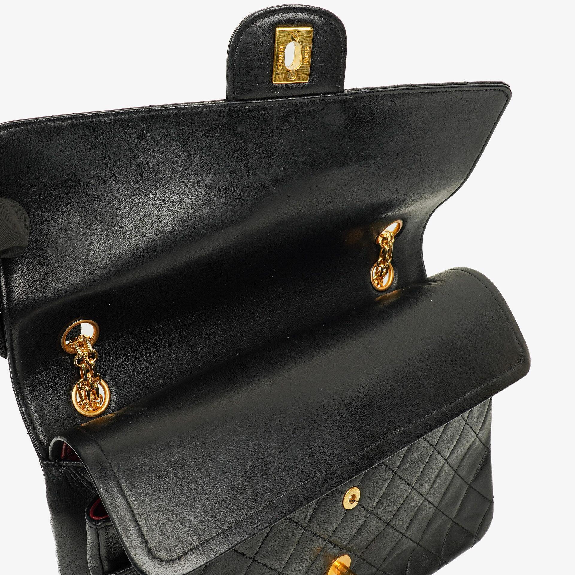 CHANEL Vintage Mittelgroße Timeless Classic Double Flap Tasche aus schwarzem gestepptem Lammleder mit 24K vergoldeter Hardware und Mademoiselle-Kette