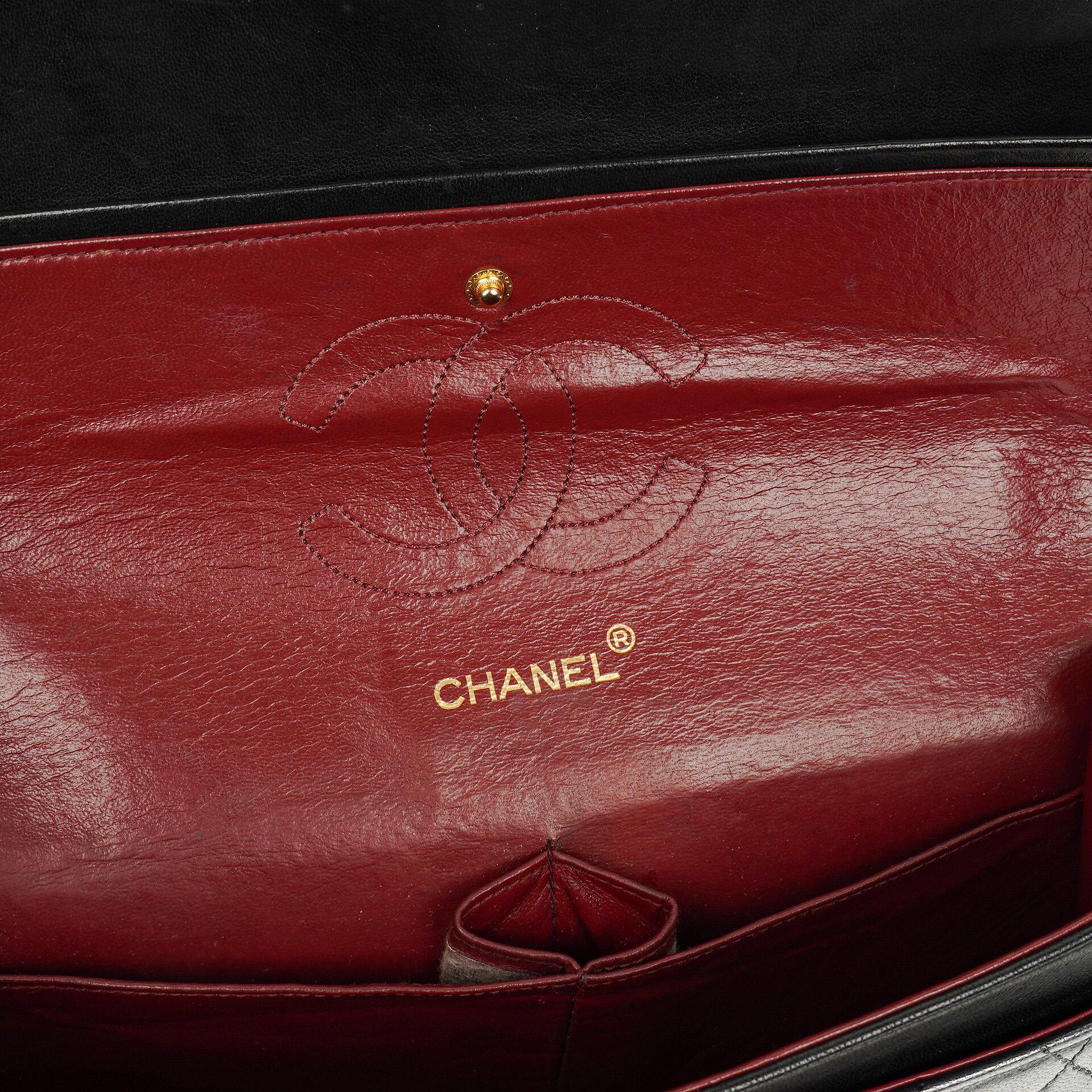 CHANEL Vintage Mittelgroße Timeless Classic Double Flap Tasche aus schwarzem gestepptem Lammleder mit 24K vergoldeter Hardware und Mademoiselle-Kette