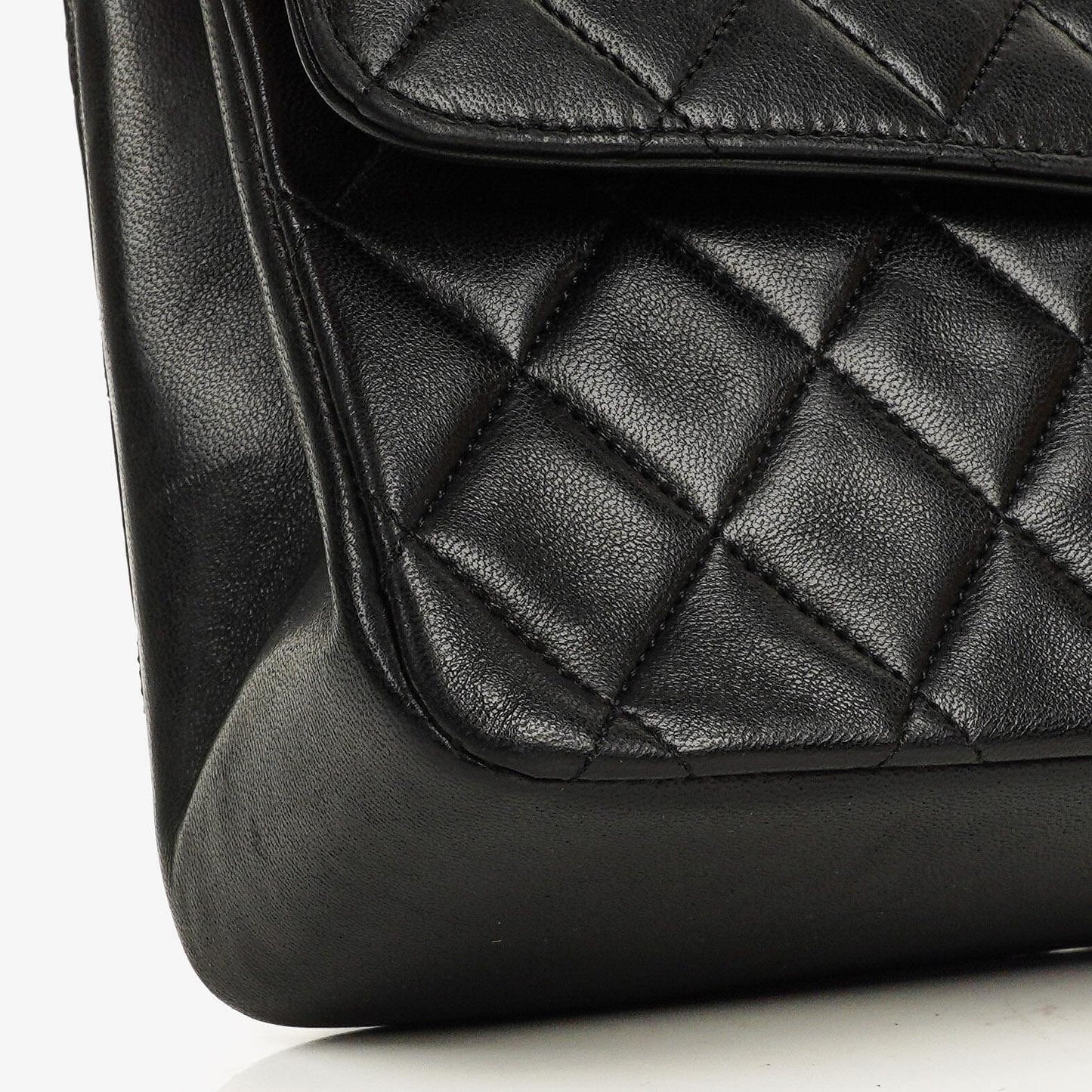 Chanel Vintage mittelgroße Timeless Classic Double Flap Tasche aus schwarzem gestepptem Lammleder mit 24K vergoldeten Beschlägen und Mademoiselle Kette