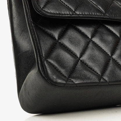 Chanel Vintage mittelgroße Timeless Classic Double Flap Tasche aus schwarzem gestepptem Lammleder mit 24K vergoldeten Beschlägen und Mademoiselle Kette