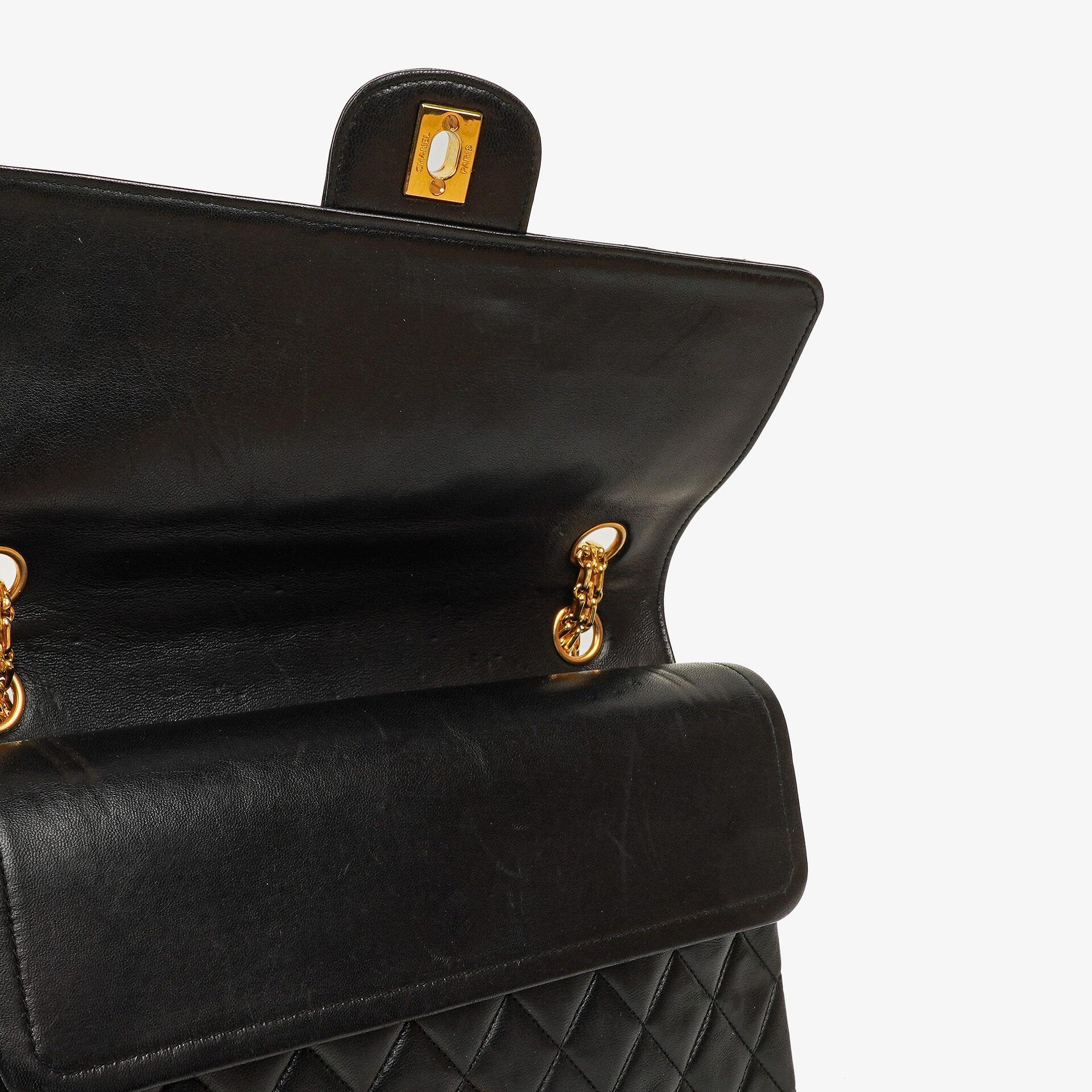 Chanel Vintage mittelgroße Timeless Classic Double Flap Tasche aus schwarzem gestepptem Lammleder mit 24K vergoldeten Beschlägen und Mademoiselle Kette
