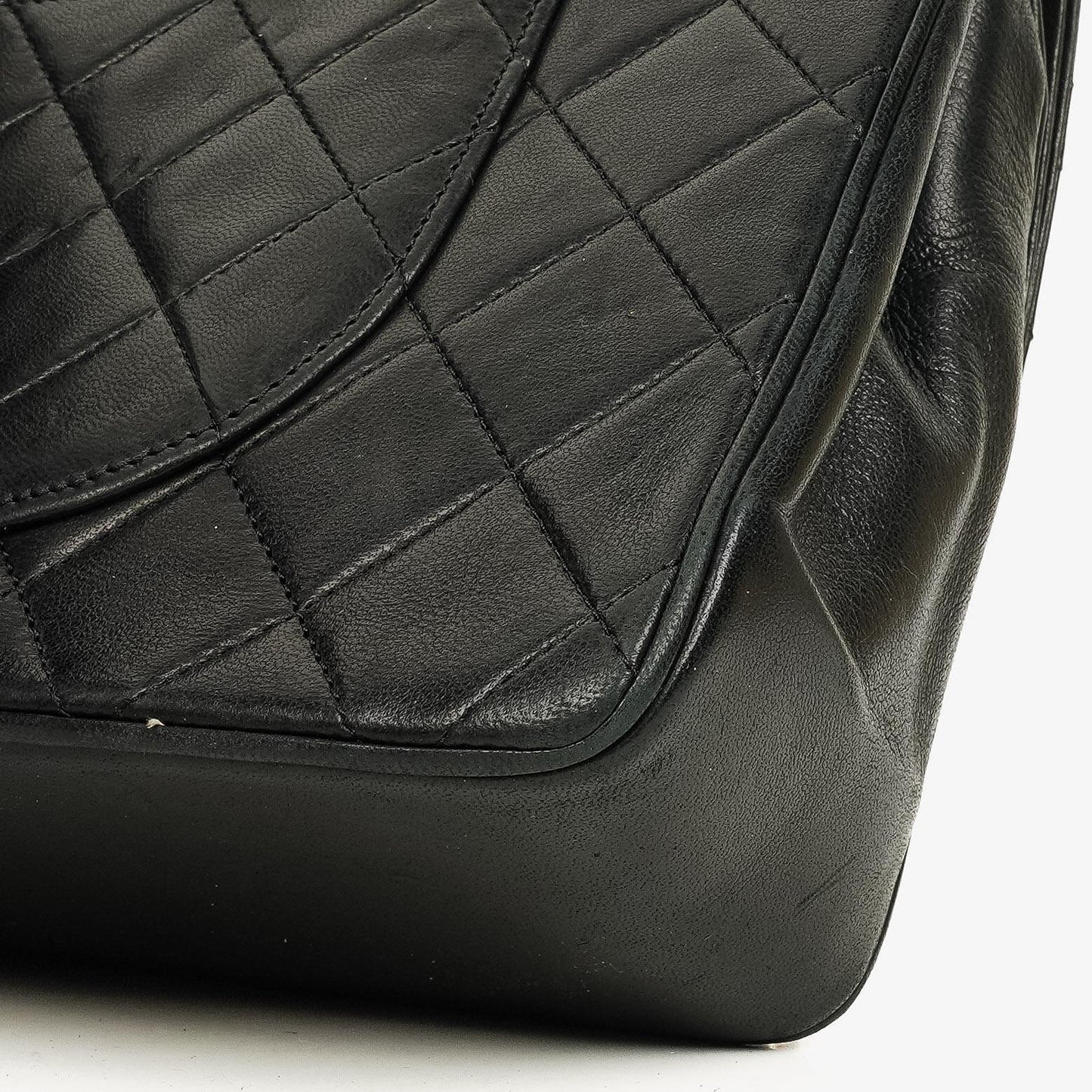 Chanel Vintage Medium Timeless Classic Double Flap Bag aus schwarzem gestepptem Lammleder mit 24K-vergoldeter Hardware und Mademoiselle-Kette