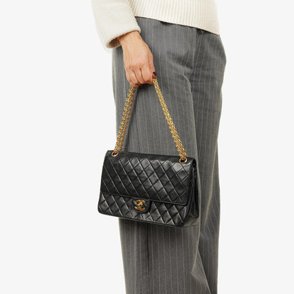 Chanel Vintage Medium Timeless Classic Double Flap Bag aus schwarzem gestepptem Lammleder mit 24K-vergoldeter Hardware und Mademoiselle-Kette
