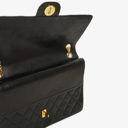Chanel Vintage Medium Timeless Classic Double Flap Bag aus schwarzem gestepptem Lammleder mit 24K-vergoldeter Hardware und Mademoiselle-Kette