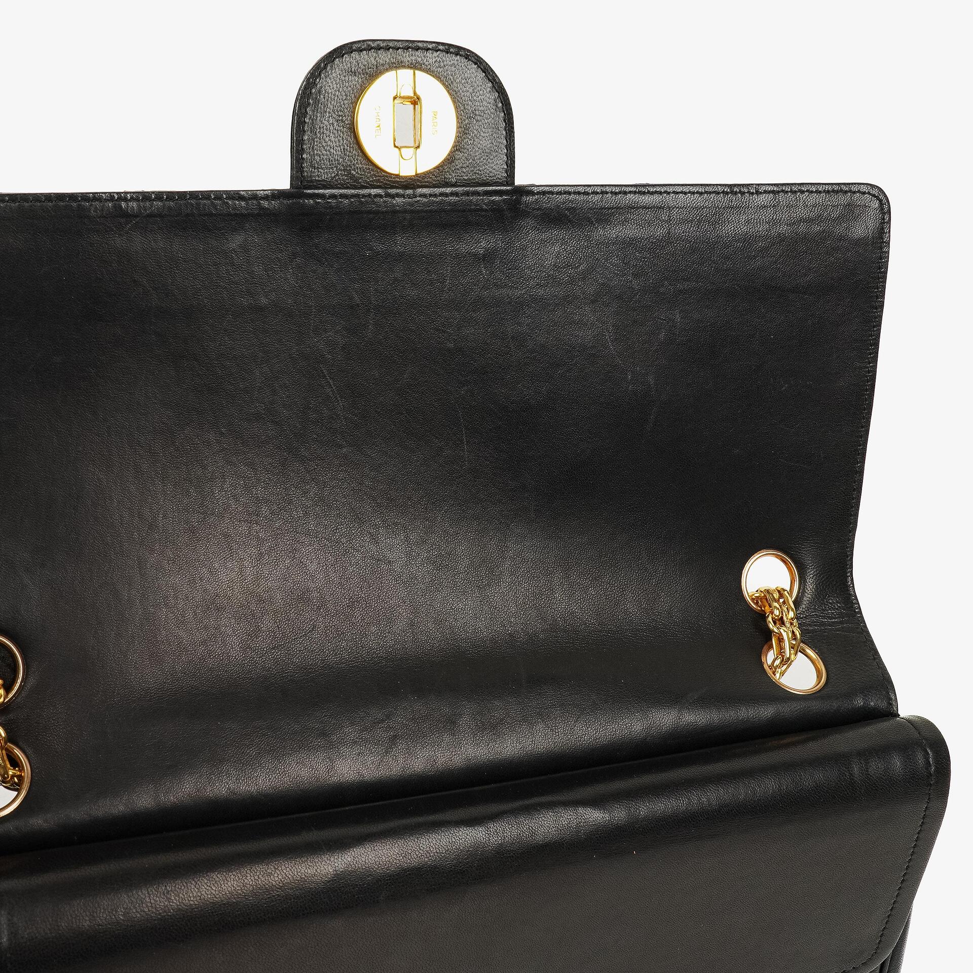 Chanel Vintage Medium Timeless Classic Double Flap Bag aus schwarzem gestepptem Lammleder mit 24K-vergoldeter Hardware und Mademoiselle-Kette