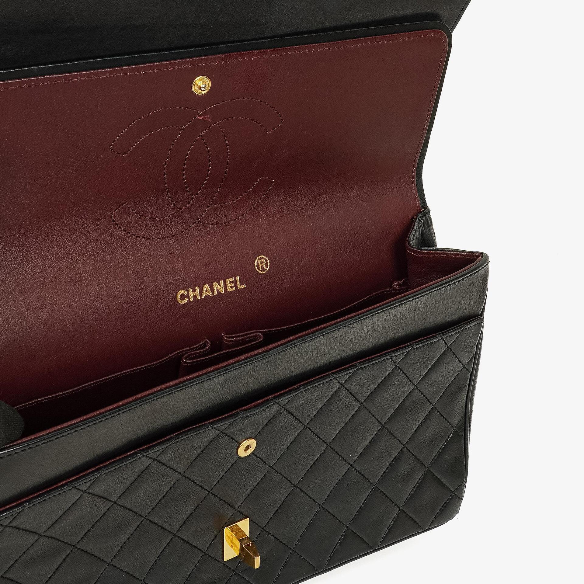 Chanel Vintage Medium Timeless Classic Double Flap Bag aus schwarzem gestepptem Lammleder mit 24K-vergoldeter Hardware und Mademoiselle-Kette