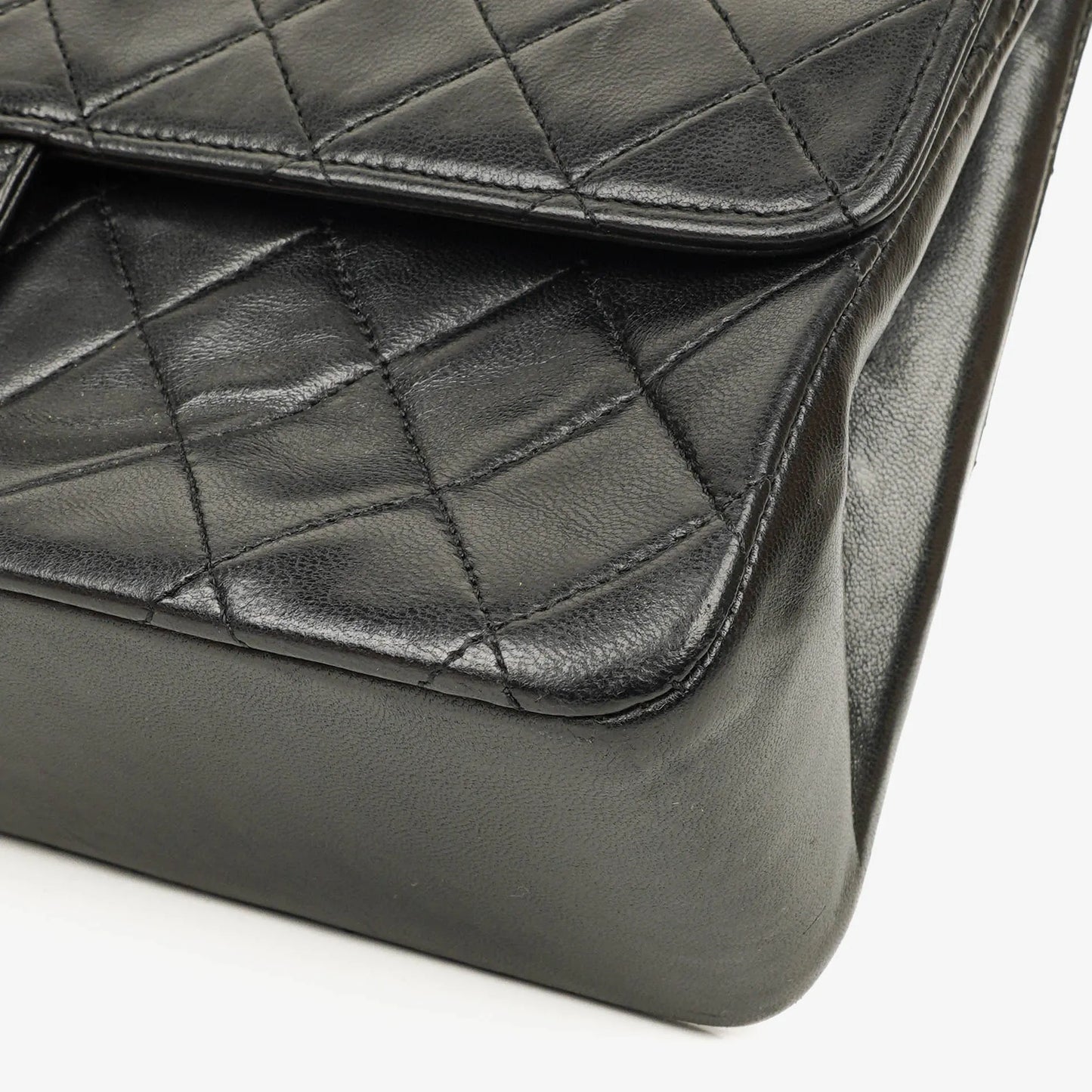 Chanel Vintage Medium Timeless Classic Double Flap Tasche aus schwarzem gestepptem Lammleder mit 24K vergoldeter Hardware und Mademoiselle-Kette