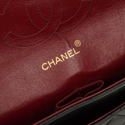 Chanel Vintage Medium Timeless Classic Double Flap Tasche aus schwarzem gestepptem Lammleder mit 24K vergoldeter Hardware und Mademoiselle-Kette