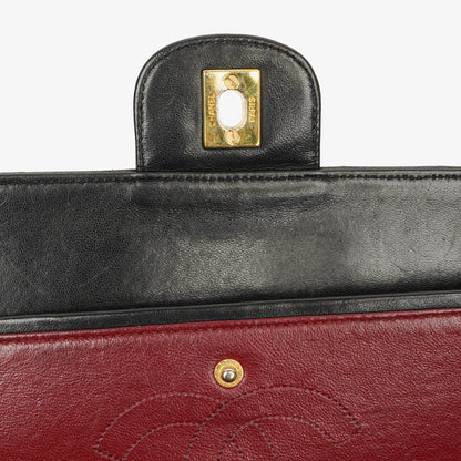 Chanel Vintage Medium Timeless Classic Double Flap Tasche aus schwarzem gestepptem Lammleder mit 24K vergoldeter Hardware und Mademoiselle-Kette