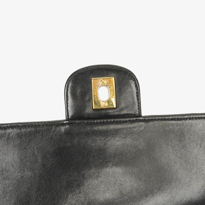 Chanel Vintage Medium Timeless Classic Double Flap Tasche aus schwarzem gestepptem Lammleder mit 24K vergoldeter Hardware und Mademoiselle-Kette