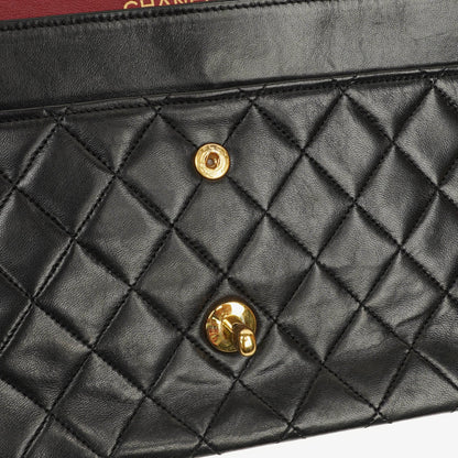 Chanel Vintage Medium Timeless Classic Double Flap Tasche aus schwarzem gestepptem Lammleder mit 24K vergoldeter Hardware und Mademoiselle-Kette