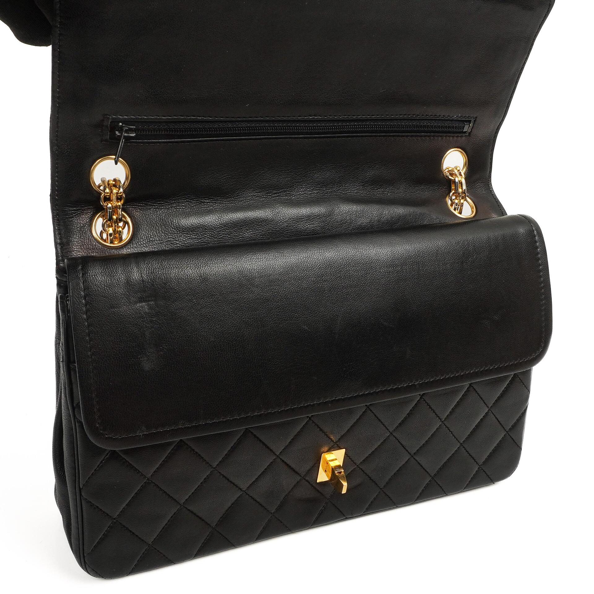 Chanel Vintage Medium Timeless Classic Double Flap Bag Gequiltetes Lammleder Schwarz mit 24K Vergoldeter Hardware und Mademoiselle Kette