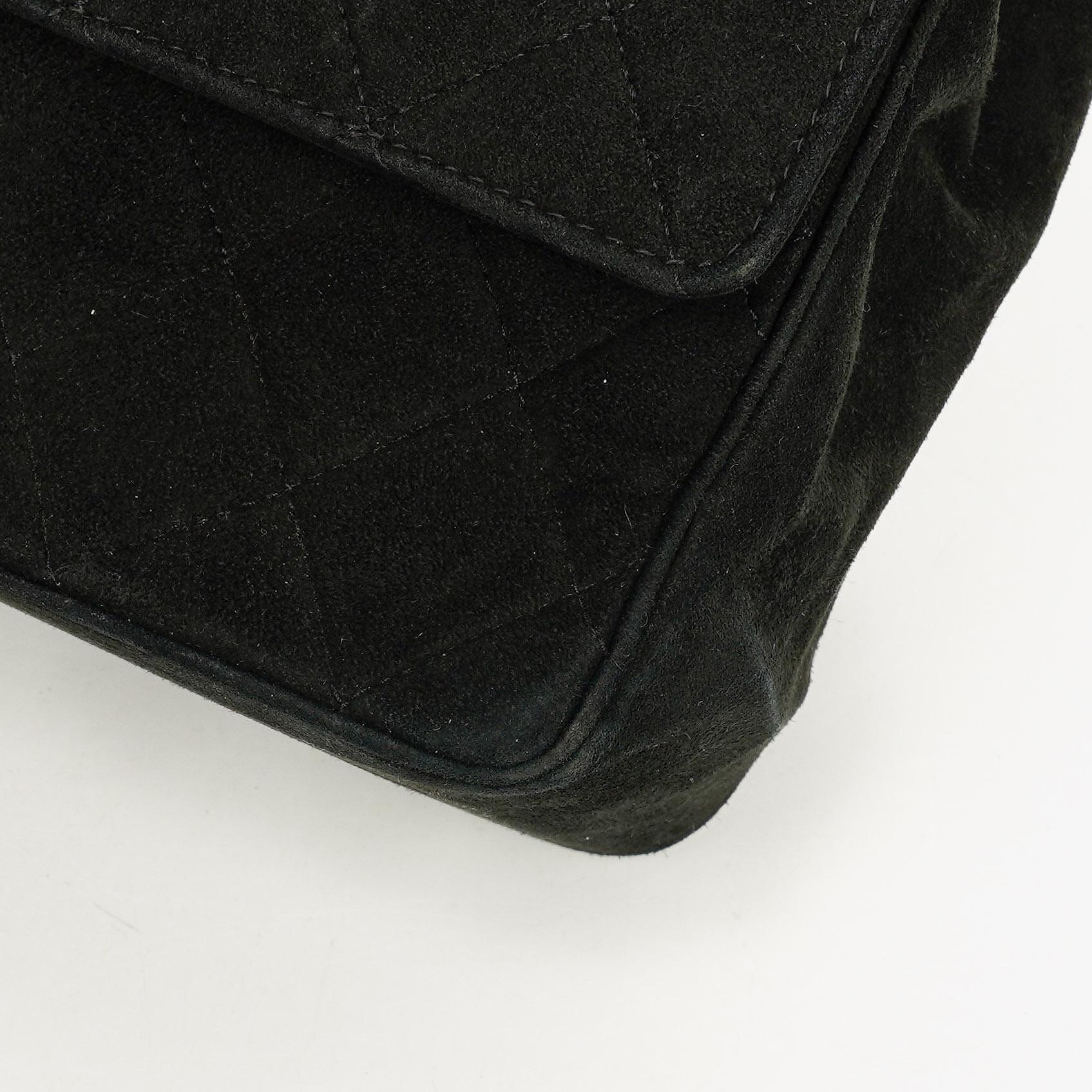Chanel Vintage Medium Timeless Classic Double Flap Tasche aus schwarzem gestepptem Wildleder mit goldfarbenen Beschlägen und Mademoiselle-Kette