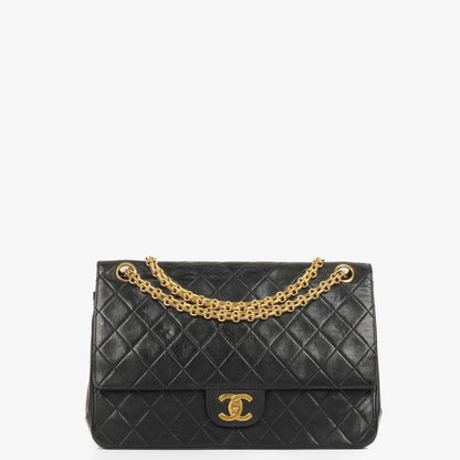 Chanel Vintage Medium Timeless Classic Double Flap Tasche aus schwarzem gestepptem Lammleder mit 24K vergoldeter Hardware und Mademoiselle Kette