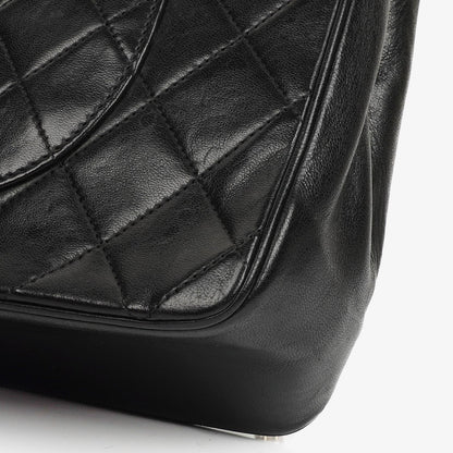 Chanel Vintage Medium Timeless Classic Double Flap Tasche aus schwarzem gestepptem Lammleder mit 24K vergoldeter Hardware und Mademoiselle Kette