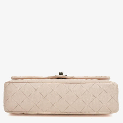 Chanel Mittelgroße Timeless Classic Double Flap Tasche aus elfenbeinfarbenem Caviar gestepptem Lammleder mit silberfarbener Hardware