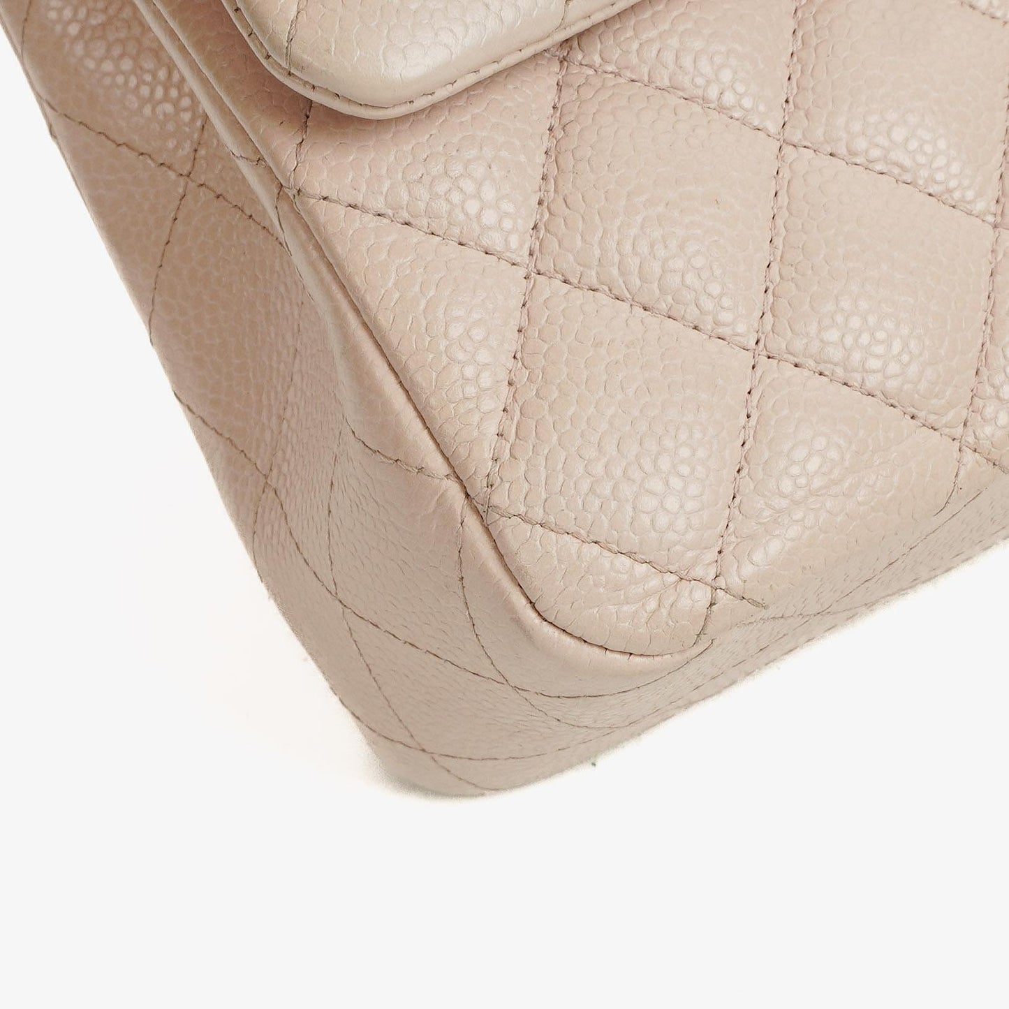 Chanel Mittelgroße Timeless Classic Double Flap Tasche aus elfenbeinfarbenem Caviar gestepptem Lammleder mit silberfarbener Hardware