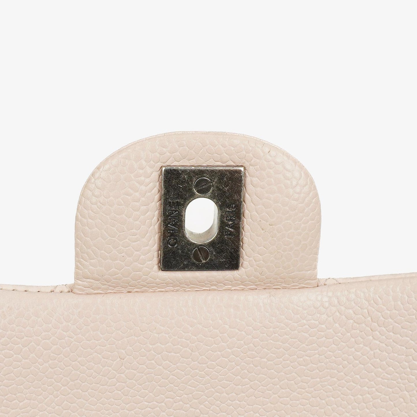 Chanel Mittelgroße Timeless Classic Double Flap Tasche aus elfenbeinfarbenem Caviar gestepptem Lammleder mit silberfarbener Hardware