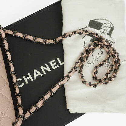Chanel Mittelgroße Timeless Classic Double Flap Tasche aus elfenbeinfarbenem Caviar gestepptem Lammleder mit silberfarbener Hardware