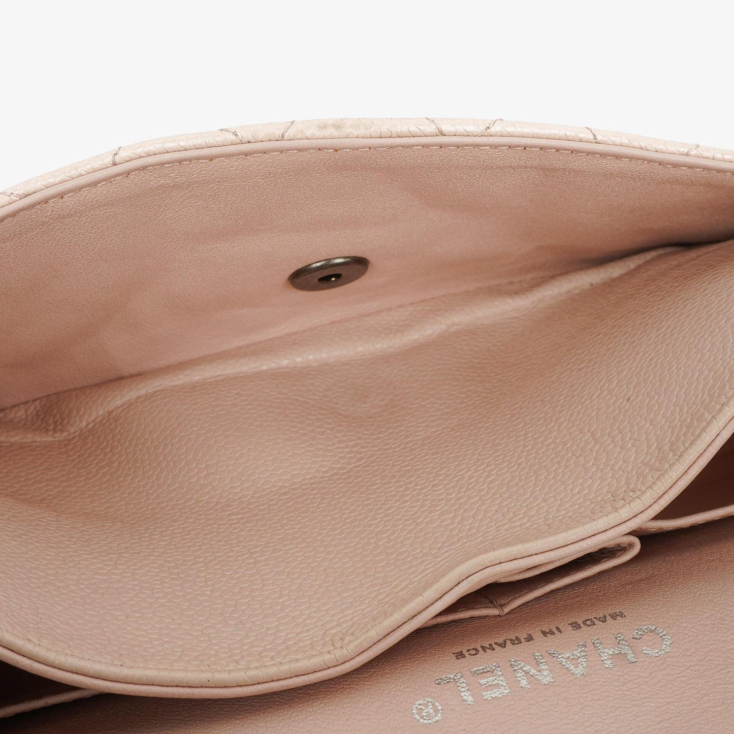 Chanel Mittelgroße Timeless Classic Double Flap Tasche aus elfenbeinfarbenem Caviar gestepptem Lammleder mit silberfarbener Hardware