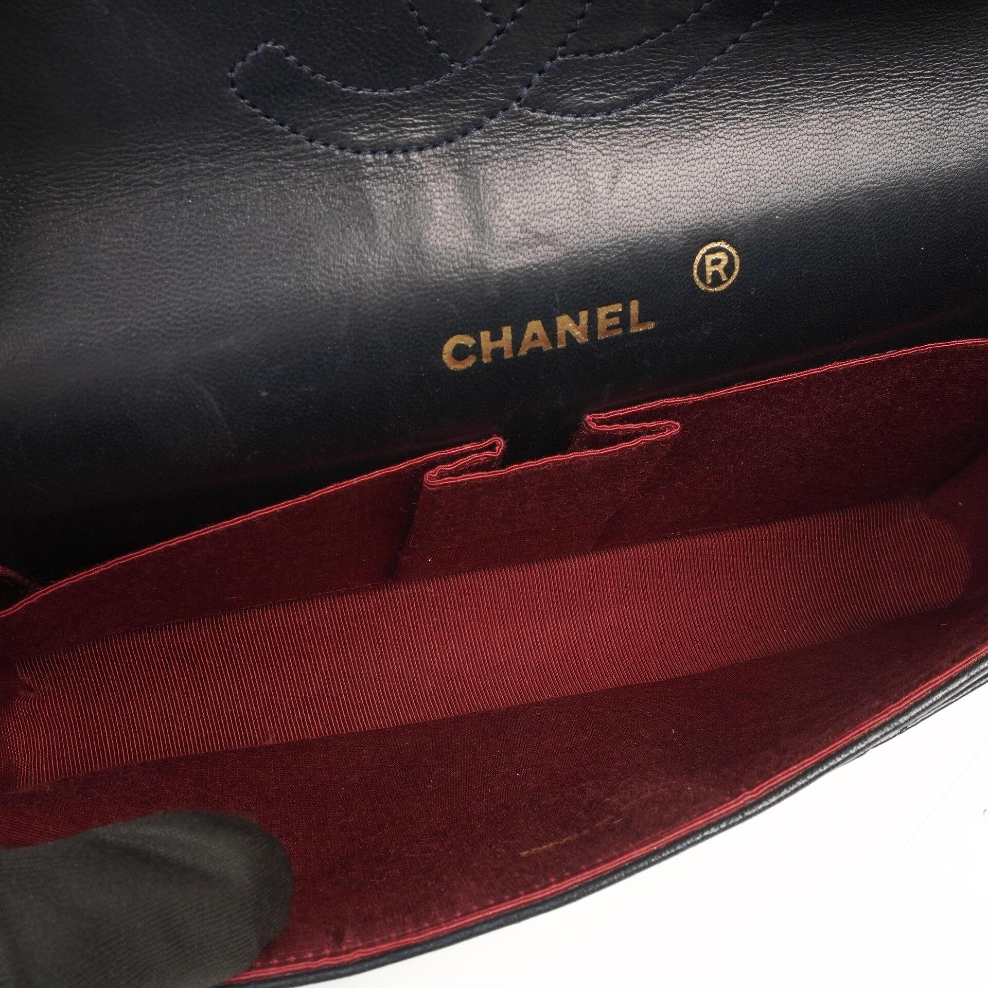 Chanel Vintage Medium Timeless Classic Double Flap Bag Gequiltetes Lammleder Navy mit 24K Vergoldeter Hardware