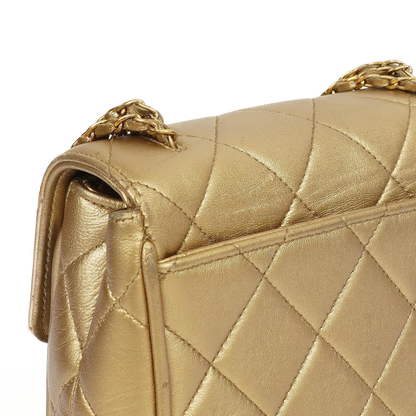 Chanel Vintage Mini Flap Tasche aus goldenem gestepptem Lammleder mit 24K vergoldeter Hardware