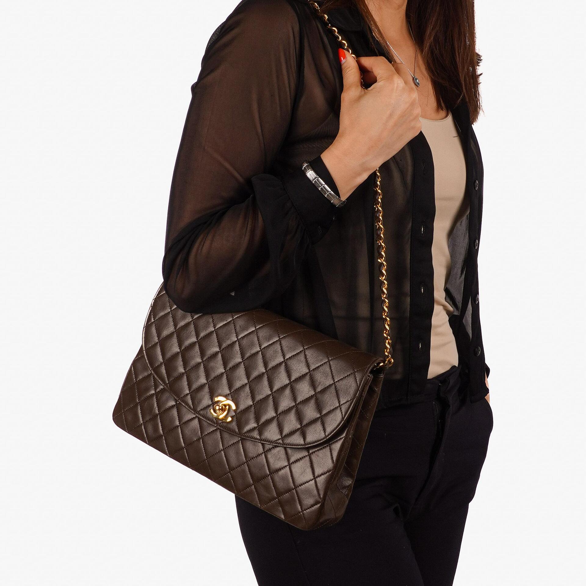 Chanel Vintage Round Flap Bag aus braunem gestepptem Lammleder mit 24K goldplattierter Hardware