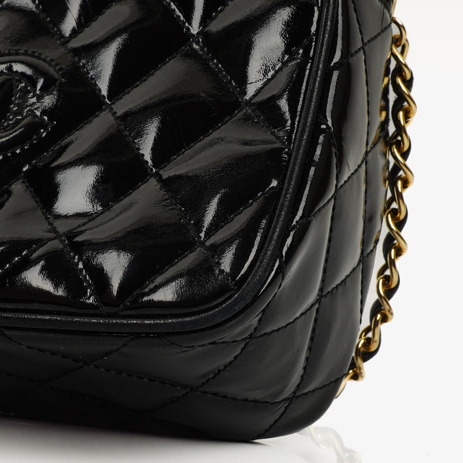 Chanel Vintage Kleine Kamera Quaste Tasche In Schwarz Stepp Lackleder